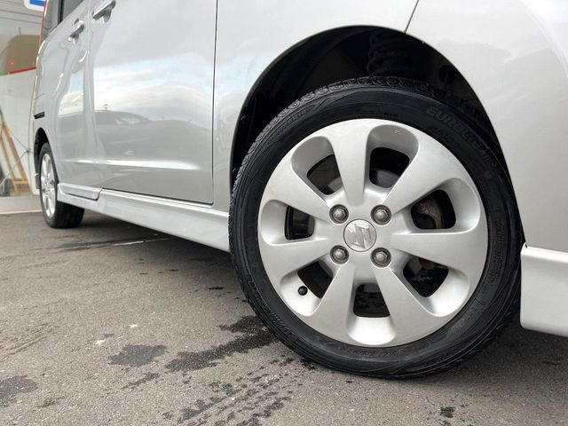 �y�����A���~�z�C�[���z�O�ςɃ}�b�`���������A���~�z�C�[���𑕒����Ă���܂��B�e��ЊO�A���~�z�C�[����A�X�^�b�h���X�^�C�����戵�����Ă���܂��B���񂲑��k����������