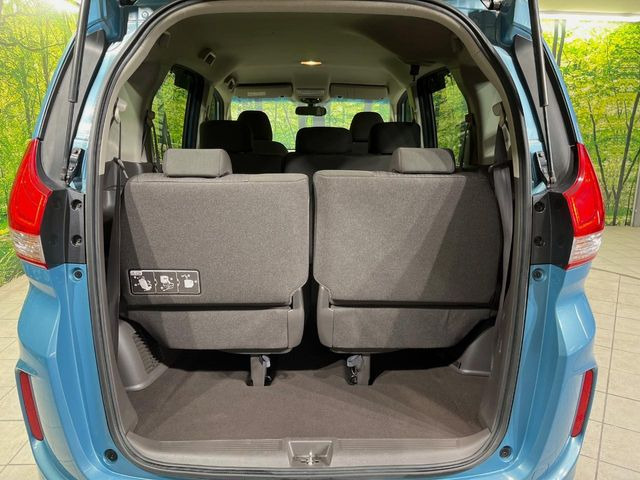 ���i�̂���������ʋ΁A���}���ɏ\���ȉ׎��X�y�[�X���m�ۂ��Ă���܂��B�Z�J���h�V�[�g��|���ƁA�傫�ȉו��̐ύڂ��\�ł���