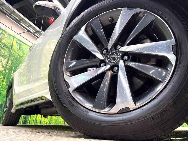 �y����18�C���`�A���~�z�C�[���z�O�ςɃ}�b�`���������A���~�z�C�[���𑕒����Ă���܂��B�e��ЊO�A���~�z�C�[����A�X�^�b�h���X�^�C�����戵�����Ă���܂��B���񂲑��k����������