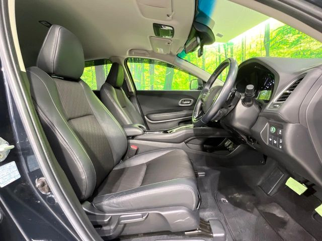 【黒革シート】上質な本革を使用し、高級感あふれる黒革シート。常に体に触れる部分だから、座り心地の良さにはこだわりたいですね♪汚れの付着や劣化を抑制する内装コーティング施工もおススメですよ♪