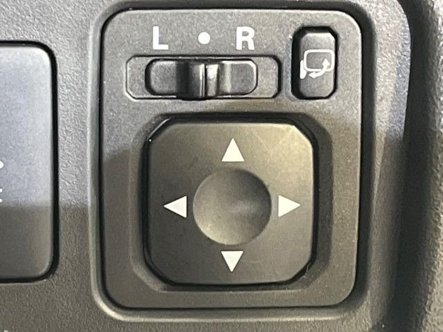 �y�d���i�[�~���[�z�T�C�h�~���[�͓d���i�[���ƂȂ��Ă���A�������ԏ�ł��L�Y�������X�N��}�����܂��B