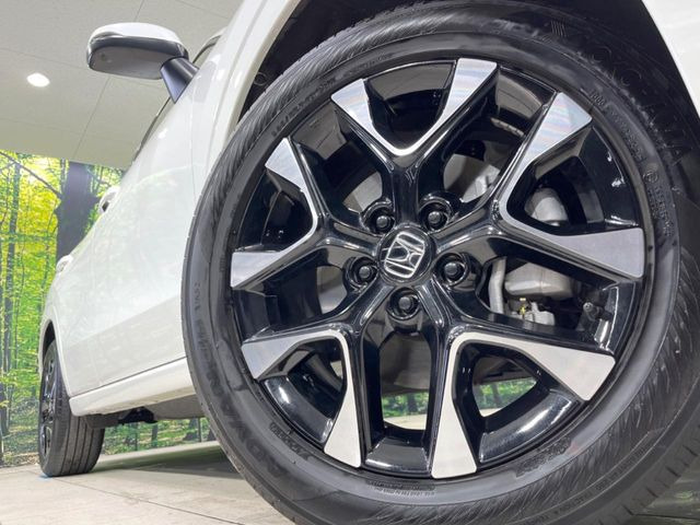 �y����18�C���`�A���~�z�C�[���z�O�ςɃ}�b�`���������A���~�z�C�[���𑕒����Ă���܂��B�e��ЊO�A���~�z�C�[����A�X�^�b�h���X�^�C�����戵�����Ă���܂��B���񂲑��k����������