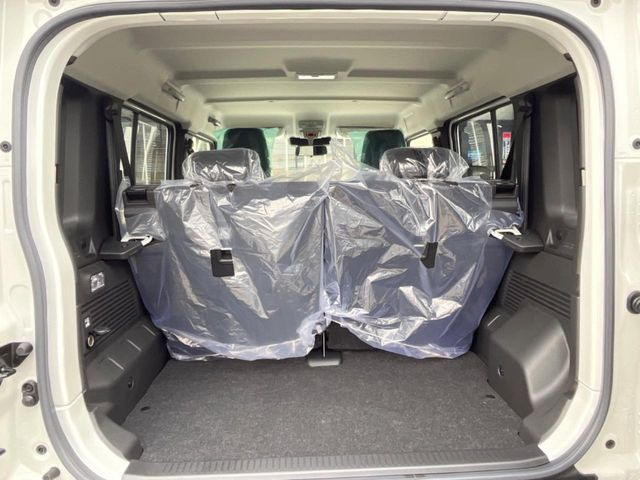 ���i�̂���������ʋ΁A���}���ɏ\���ȉ׎��X�y�[�X���m�ۂ��Ă���܂��B�Z�J���h�V�[�g��|���ƁA�傫�ȉו��̐ύڂ��\�ł���