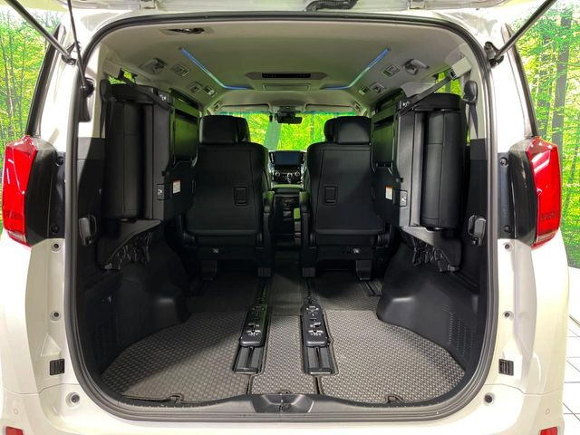 普段のお買い物や通勤、送迎等に十分な荷室スペースを確保しております。セカンドシートを倒すと、大きな荷物の積載も可能です♪