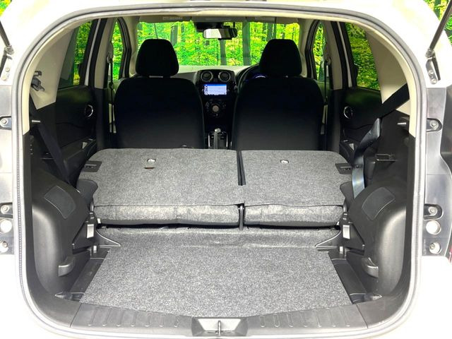 ���i�̂���������ʋ΁A���}���ɏ\���ȉ׎��X�y�[�X���m�ۂ��Ă���܂��B�Z�J���h�V�[�g��|���ƁA�傫�ȉו��̐ύڂ��\�ł���