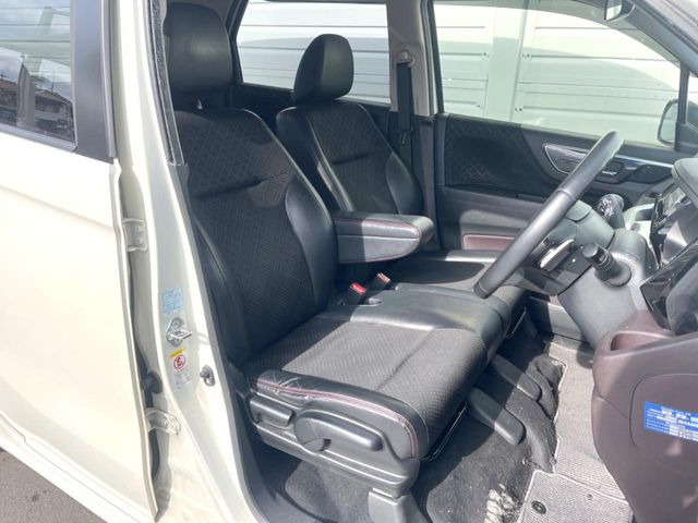 �y�n�[�t���U�[�V�[�g�z�������ƍ���S�n�𗼗������l�C�̃V�[�g���w�ʁE���ʂ̃t�@�u���b�N�f�ނ́A�ʋC���̗ǂ��⊊��ɂ����ɗD��Ă��܂��B�C���╞���ɍ��E���ꂸ���K�ɂ���肢�������܂��B