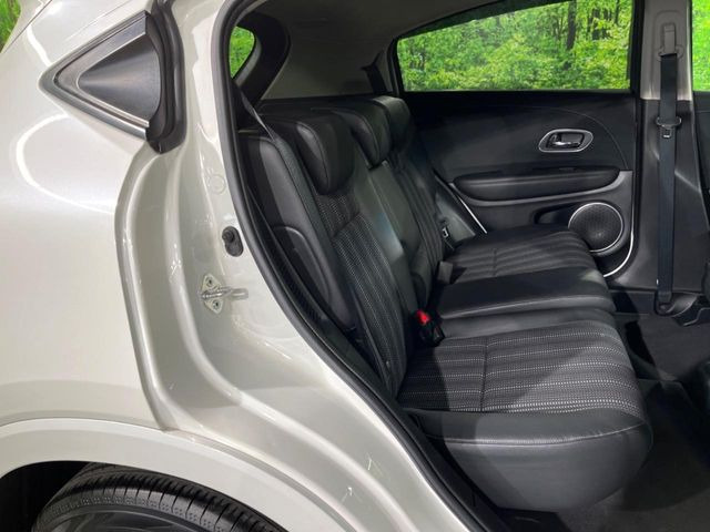 後部座席も気になるようなキズ・汚れやへたり等、大きなダメージはなく、良好な状態です。