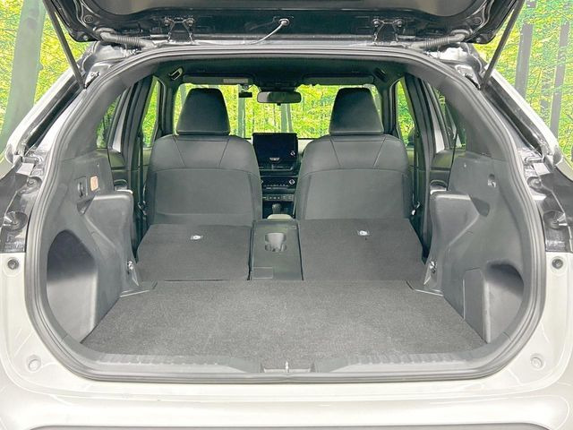 ���i�̂���������ʋ΁A���}���ɏ\���ȉ׎��X�y�[�X���m�ۂ��Ă���܂��B�Z�J���h�V�[�g��|���ƁA�傫�ȉו��̐ύڂ��\�ł���