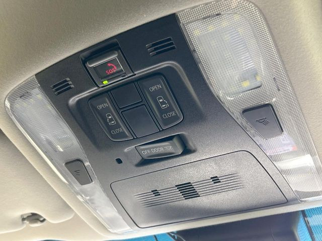 【両側パワースライドドア】スマートキーや運転席のスイッチで後席両側スライドドアの開閉が可能♪電動だから力を入れてドアを開ける必要が無く、小さなお子様でも簡単に開け閉めでき快適です♪