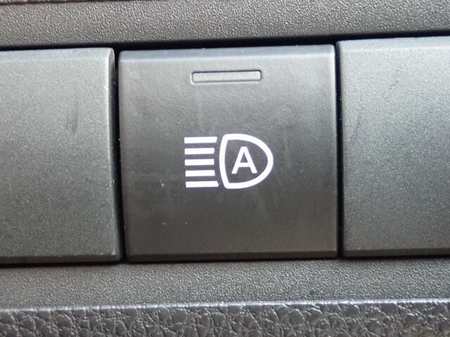 �Ό��Ԃ̃w�b�h�����v�ȂǑO���̖��邳�����m���A�n�C�r�[���ƃ��[�r�[��������킸��킹�邱�ƂȂ������Ő؂�ւ��܂��B��s�Ԃ�Ό��ԂȂǂ����Ȃ����ɂ̓n�C�r�[���֐؂�ւ��A�����܂Ō��ʂ����m�ۂ����S������