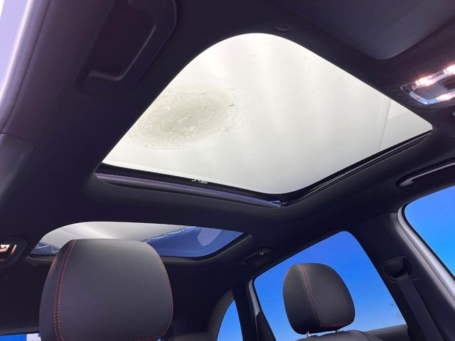 ���p�m���~�b�N�X���C�f�B���O���[�t::�唗�͂̃p�m���}���[�t�́A�㕔���Ȃɂ܂ő����Ă���A�J���I�ȋ�Ԃ����y���݂��������܂��B