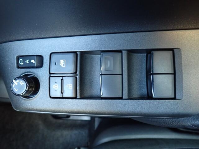 �d���i�[���h�A�~���[�E�p���[�E�B���h�E�������Ă��܂��B