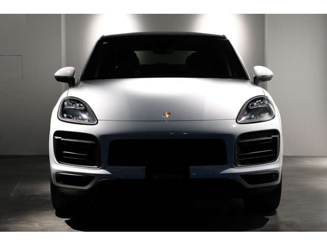 �{�f�B�J���[:�L�������z���C�g���^���b�N