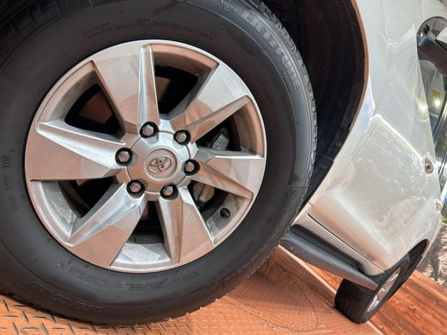 �y����17�C���`�A���~�z�C�[���z�O�ςɃ}�b�`���������A���~�z�C�[���𑕒����Ă���܂��B�e��ЊO�A���~�z�C�[����A�X�^�b�h���X�^�C�����戵�����Ă���܂��B���񂲑��k����������