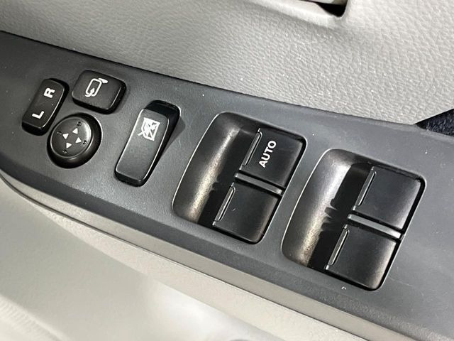 �y�d���i�[�~���[�z�T�C�h�~���[�͓d���i�[���ƂȂ��Ă���A�������ԏ�ł��L�Y�������X�N��}�����܂��B