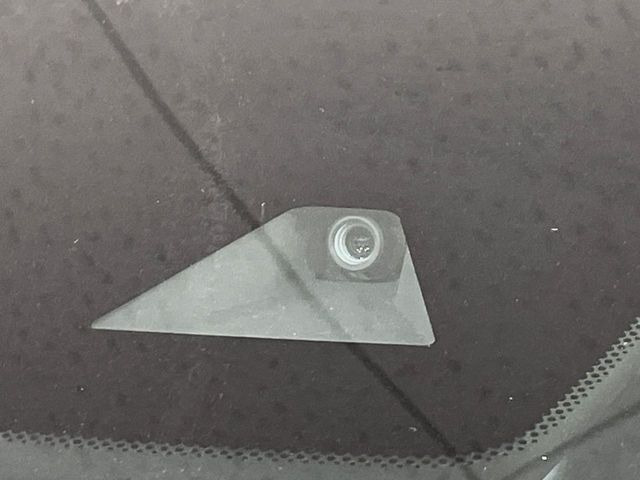 �y�G�}�[�W�F���V�[�u���[�L�z���s���ɑO���̎ԗ�����F�����A�Փ˂������Ȏ��͌x��ƃu���[�L�ŏՓˉ���Ɣ�Q�y�����A�V�X�g�B�����S�Ƀh���C�u�����y���݂��������܂��B