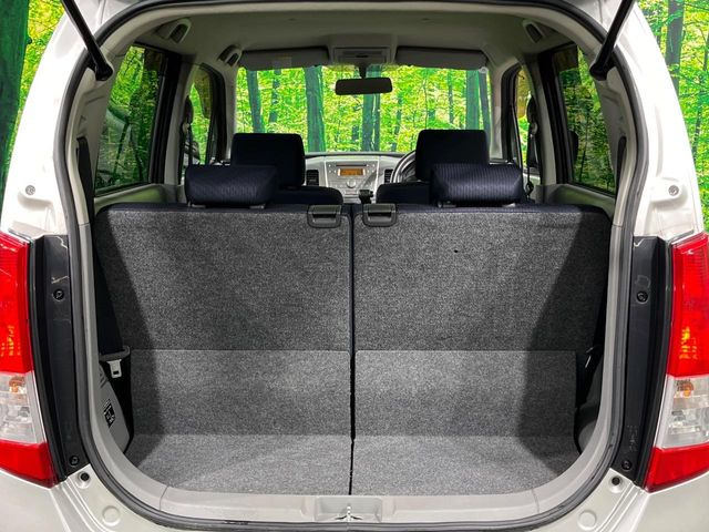 ���i�̂���������ʋ΁A���}���ɏ\���ȉ׎��X�y�[�X���m�ۂ��Ă���܂��B�Z�J���h�V�[�g��|���ƁA�傫�ȉו��̐ύڂ��\�ł���