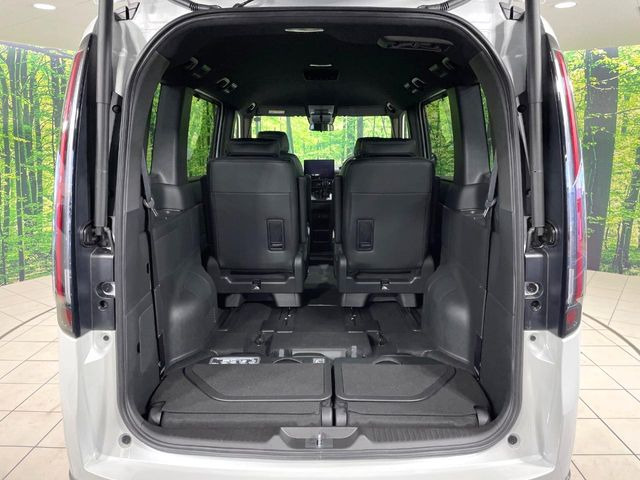 ���i�̂���������ʋ΁A���}���ɏ\���ȉ׎��X�y�[�X���m�ۂ��Ă���܂��B�Z�J���h�V�[�g��|���ƁA�傫�ȉו��̐ύڂ��\�ł���