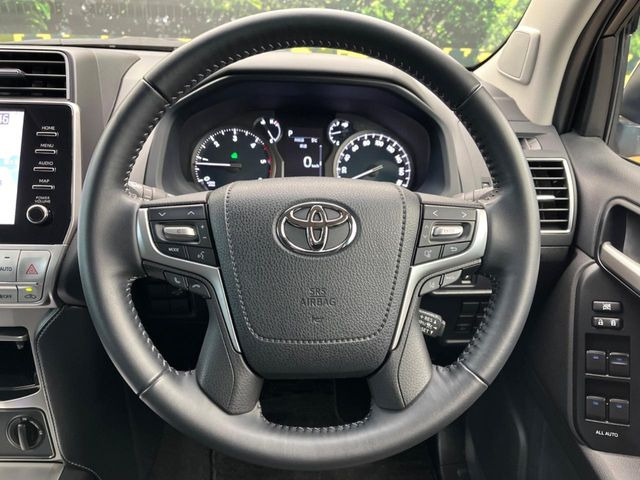 �y�����v�����X�e�A�����O�z�㎿�Ȋv���g�p���邱�ƂŁA��ɂ����������݂ƂĂ��^�]���₷���n���h���ł���