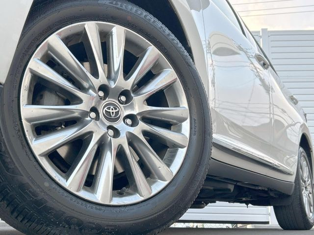 �y����18�C���`�A���~�z�C�[���z�O�ςɃ}�b�`���������A���~�z�C�[���𑕒����Ă���܂��B�e��ЊO�A���~�z�C�[����A�X�^�b�h���X�^�C�����戵�����Ă���܂��B���񂲑��k����������