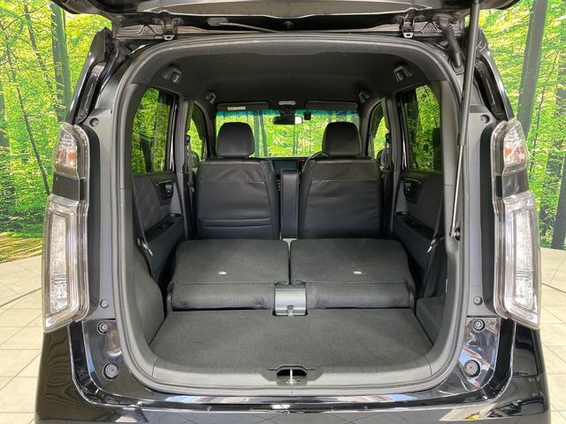 ���i�̂���������ʋ΁A���}���ɏ\���ȉ׎��X�y�[�X���m�ۂ��Ă���܂��B�Z�J���h�V�[�g��|���ƁA�傫�ȉו��̐ύڂ��\�ł���