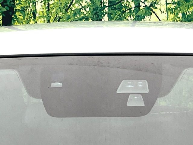 【スマートブレーキサポート】走行中に前方の車両等を認識し、衝突しそうな時は警報とブレーキで衝突回避と被害軽減をアシスト。より安全にドライブをお楽しみいただけます。