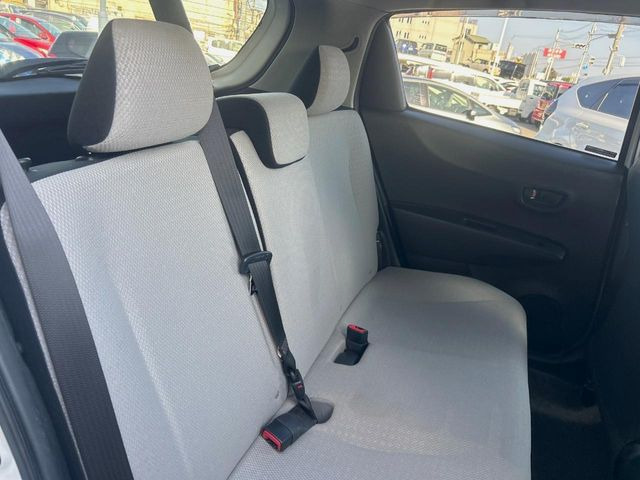 �R���p�N�g�J�[�ł����A�Z�J���h�V�[�g�͏\���ȍL����������K�ɂ���肢�������܂���V�[�g��|���đ傫�ȉו���ς񂾂�ƁA�p�r�̕����L��1��ł��B