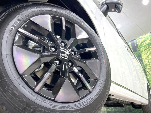 �y����16�C���`�A���~�z�C�[���z�O�ςɃ}�b�`���������A���~�z�C�[���𑕒����Ă���܂��B�e��ЊO�A���~�z�C�[����A�X�^�b�h���X�^�C�����戵�����Ă���܂��B���񂲑��k����������