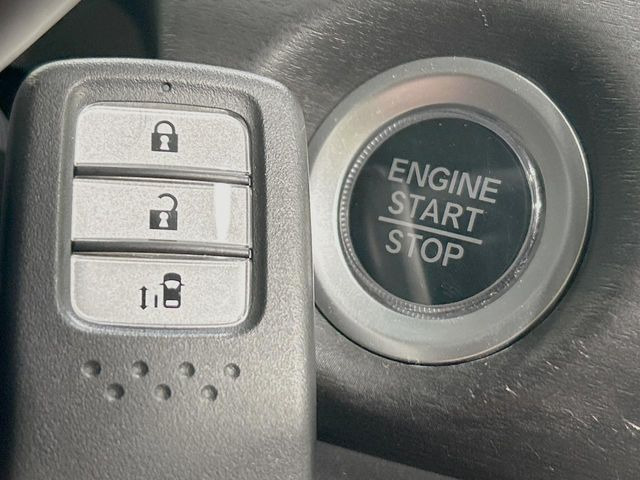 �yHonda�X�}�[�g�L�[�z�J�o����|�P�b�g�ɓ��ꂽ�܂܂ł��h�A�̎{���E�������\�ȃX�}�[�g�L�[�𑕔��B�G���W���̃I���E�I�t�����J�M�����o���K�v����������Ƃ��Ă��֗��ł���