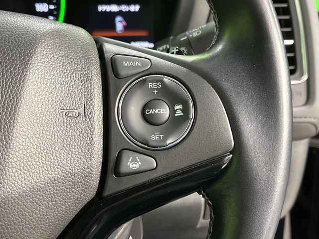 【アダプティブクルーズコントロール】高速道路での長距離走行が楽に!!自動で速度を保つクルーズコントロールが、衝突軽減システムと連携し、前方の車両を感知して車間を保つように速度調節してくれます!!