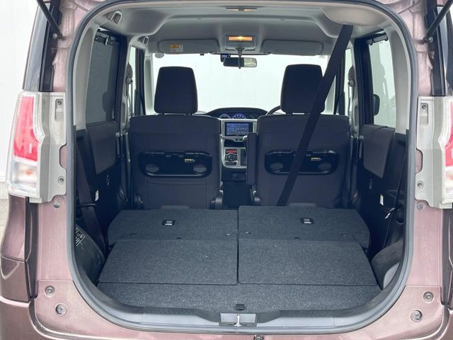 ���i�̂���������ʋ΁A���}���ɏ\���ȉ׎��X�y�[�X���m�ۂ��Ă���܂��B�Z�J���h�V�[�g��|���ƁA�傫�ȉו��̐ύڂ��\�ł���