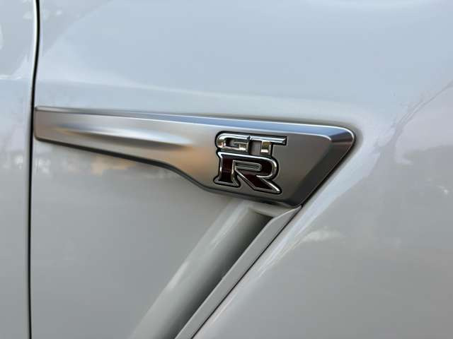 �T�C�h�ɂ�GT-R��