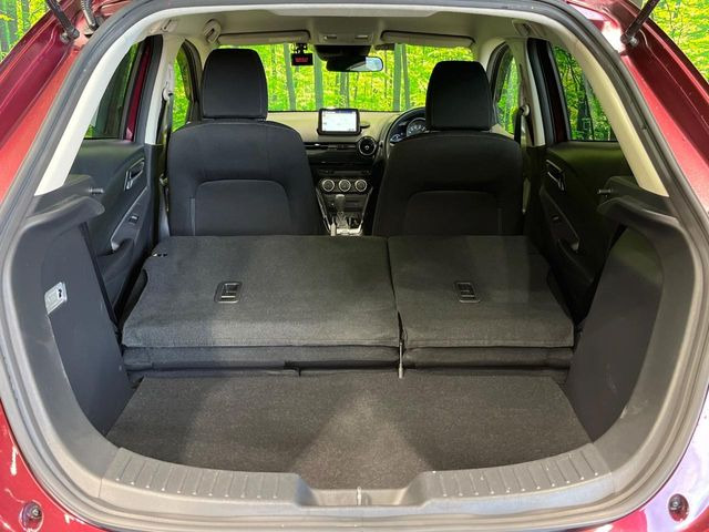 ���i�̂���������ʋ΁A���}���ɏ\���ȉ׎��X�y�[�X���m�ۂ��Ă���܂��B�Z�J���h�V�[�g��|���ƁA�傫�ȉו��̐ύڂ��\�ł���