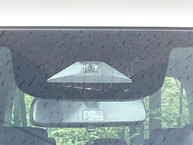 �y�z���_�Z���V���O�z���s���ɑO���̎ԗ�����F�����A�Փ˂������Ȏ��͌x��ƃu���[�L�ŏՓˉ���Ɣ�Q�y�����A�V�X�g�B�����S�Ƀh���C�u�����y���݂��������܂��B