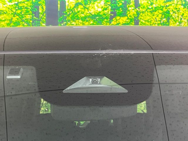 �y�z���_�Z���V���O�z���s���ɑO���̎ԗ�����F�����A�Փ˂������Ȏ��͌x��ƃu���[�L�ŏՓˉ���Ɣ�Q�y�����A�V�X�g�B�����S�Ƀh���C�u�����y���݂��������܂��B