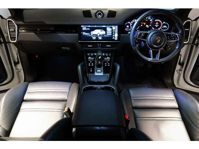 �C���e���A�J���[:�u���b�N