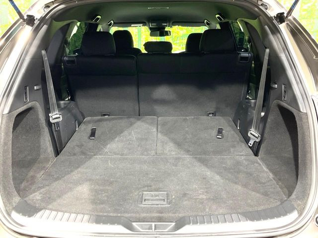 ���i�̂���������ʋ΁A���}���ɏ\���ȉ׎��X�y�[�X���m�ۂ��Ă���܂��B�T�[�h�V�[�g��|���ƁA�傫�ȉו��̐ύڂ��\�ł���