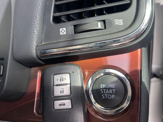 �y�X�}�[�g�L�[�z�J�o����|�P�b�g�ɓ��ꂽ�܂܂ł��h�A�̎{���E�������\�ȃX�}�[�g�L�[�𑕔��B�G���W���̃I���E�I�t�����J�M�����o���K�v����������Ƃ��Ă��֗��ł���