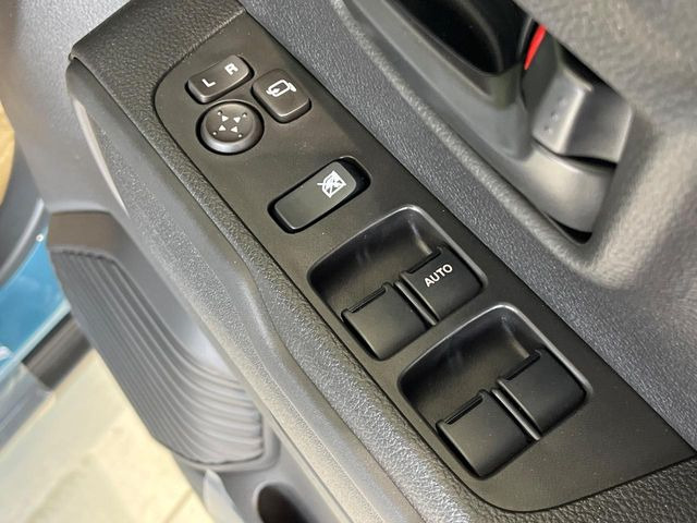 �y�d���i�[�~���[�z�T�C�h�~���[�͓d���i�[���ƂȂ��Ă���A�������ԏ�ł��L�Y�������X�N��}�����܂��B