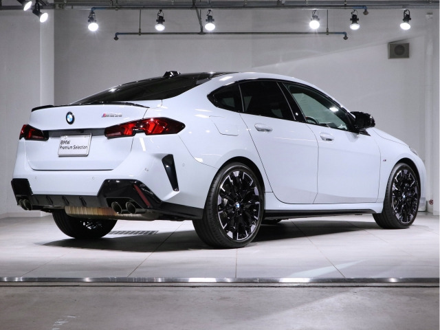 2シリーズグランクーペM235 xドライブ 4WD