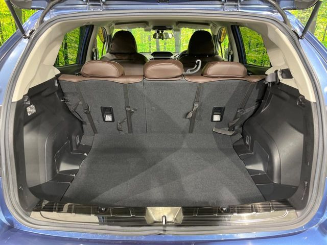 ���i�̂���������ʋ΁A���}���ɏ\���ȉ׎��X�y�[�X���m�ۂ��Ă���܂��B�Z�J���h�V�[�g��|���ƁA�傫�ȉו��̐ύڂ��\�ł���