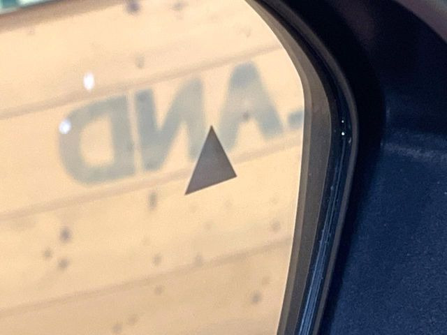 �y�u���C���h�X�|�b�g���[�j���O�z���s���A�h�A�~���[�̎��p�ɂȂ�₷���ӏ��Ɍ㑱�Ԃ��ڋ߂���ƃT�C�h�~���[�t�߂Ɍx����\���A�h���C�o�[�ɒ��ӊ��N�����Ă���܂��B