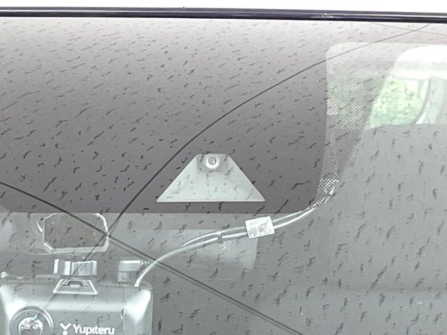 �y�G�}�[�W�F���V�[�u���[�L�z���s���ɑO���̎ԗ�����F�����A�Փ˂������Ȏ��͌x��ƃu���[�L�ŏՓˉ���Ɣ�Q�y�����A�V�X�g�B�����S�Ƀh���C�u�����y���݂��������܂��B