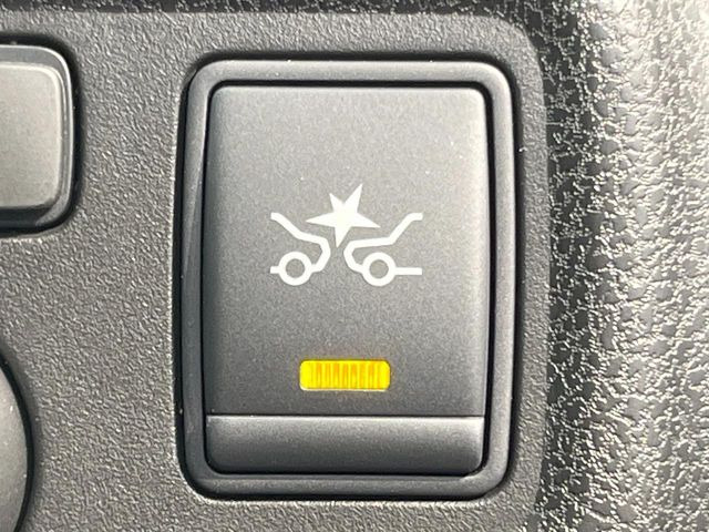 �y�G�}�[�W�F���V�[�u���[�L�z���s���ɑO���̎ԗ�����F�����A�Փ˂������Ȏ��͌x��ƃu���[�L�ŏՓˉ���Ɣ�Q�y�����A�V�X�g�B�����S�Ƀh���C�u�����y���݂��������܂��B