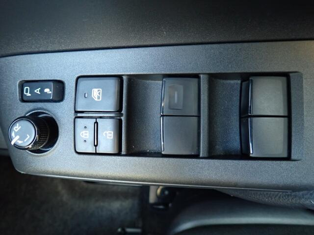 �d���i�[���h�A�~���[�E�p���[�E�B���h�E�������Ă��܂��B