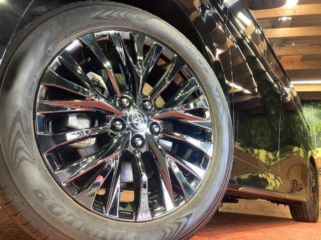 【純正アルミホイール】外観にマッチした純正アルミホイールを装着しております。各種社外アルミホイールや、スタッドレスタイヤも取扱いしております。是非ご相談ください♪