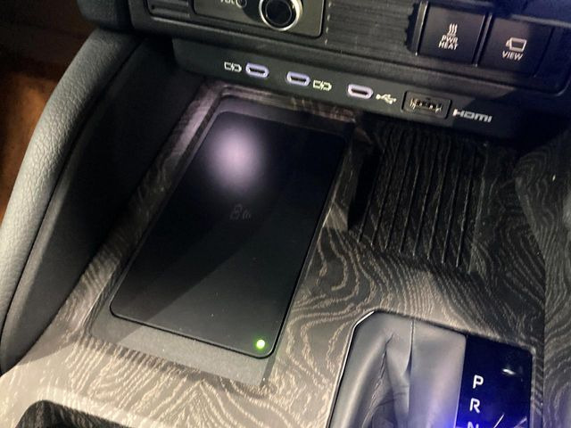 �y���������[�d�z�X�}�z��u�������ŏ[�d���邱�Ƃ��ł��āA�]�v�ȃP�[�u�����g�p���邱�Ƃ��Ȃ��̂ŁA�����K�ȃJ�[���C�t���߂������Ƃ������ł��܂�!