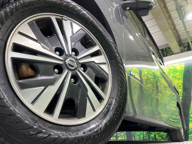 【純正15インチアルミホイール】外観にマッチした純正アルミホイールを装着しております。各種社外アルミホイールや、スタッドレスタイヤも取扱いしております。是非ご相談ください♪