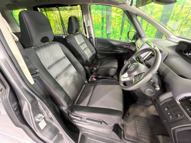 運転席シート廻りは使用感も少なく、良好な状態となっています。丁寧に使われていたことがよくわかりますね。