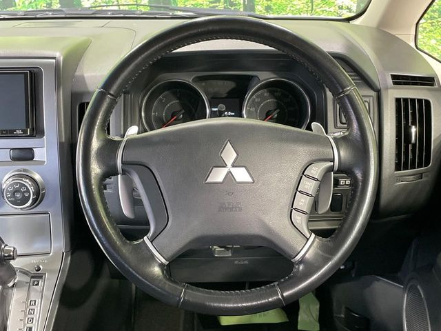 �y�����v�����X�e�A�����O�z�㎿�Ȋv���g�p���邱�ƂŁA��ɂ����������݂ƂĂ��^�]���₷���n���h���ł���